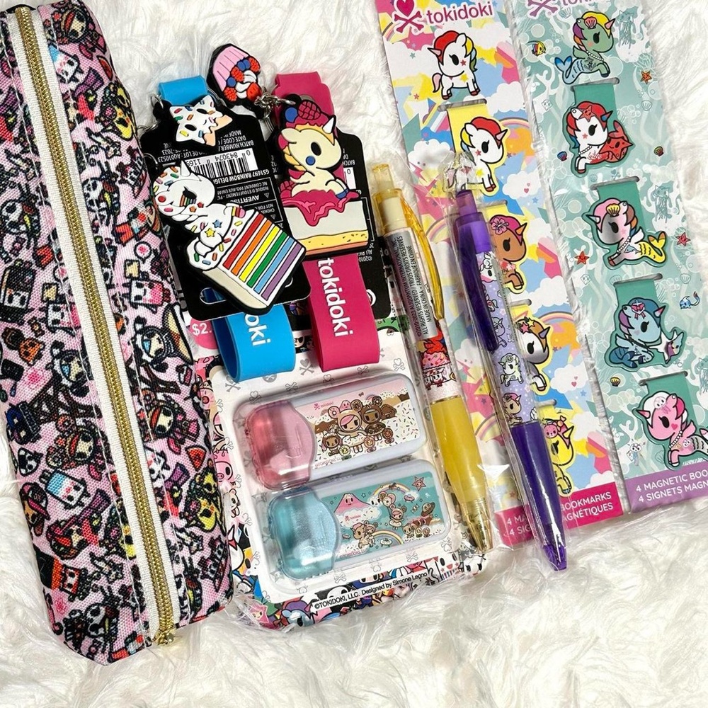 Tokidoki Unicorno and donutella stationary set
